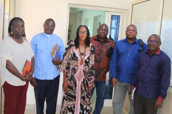 𝐑𝐞𝐧𝐟𝐨𝐫𝐜𝐞𝐦𝐞𝐧𝐭 𝐝𝐞 𝐥𝐚 𝐜𝐨𝐥𝐥𝐚𝐛𝐨𝐫𝐚𝐭𝐢𝐨𝐧 𝐞𝐧𝐭𝐫𝐞 𝐥’𝐄́𝐝𝐮𝐜𝐚𝐭𝐢𝐨𝐧 𝐂𝐚𝐭𝐡𝐨𝐥𝐢𝐪𝐮𝐞 𝐞𝐭 𝐥’𝐀𝐝𝐦𝐢𝐧𝐢𝐬𝐭𝐫𝐚𝐭𝐢𝐨𝐧 𝐩𝐮𝐛𝐥𝐢𝐪𝐮𝐞 : 𝐔𝐧𝐞 𝐯𝐢𝐬𝐢𝐭𝐞 𝐝𝐞 𝐜𝐨𝐮𝐫𝐭𝐨𝐢𝐬𝐢𝐞 𝐩𝐨𝐫𝐭𝐞𝐮𝐬𝐞 𝐝’𝐞𝐬𝐩𝐨𝐢𝐫