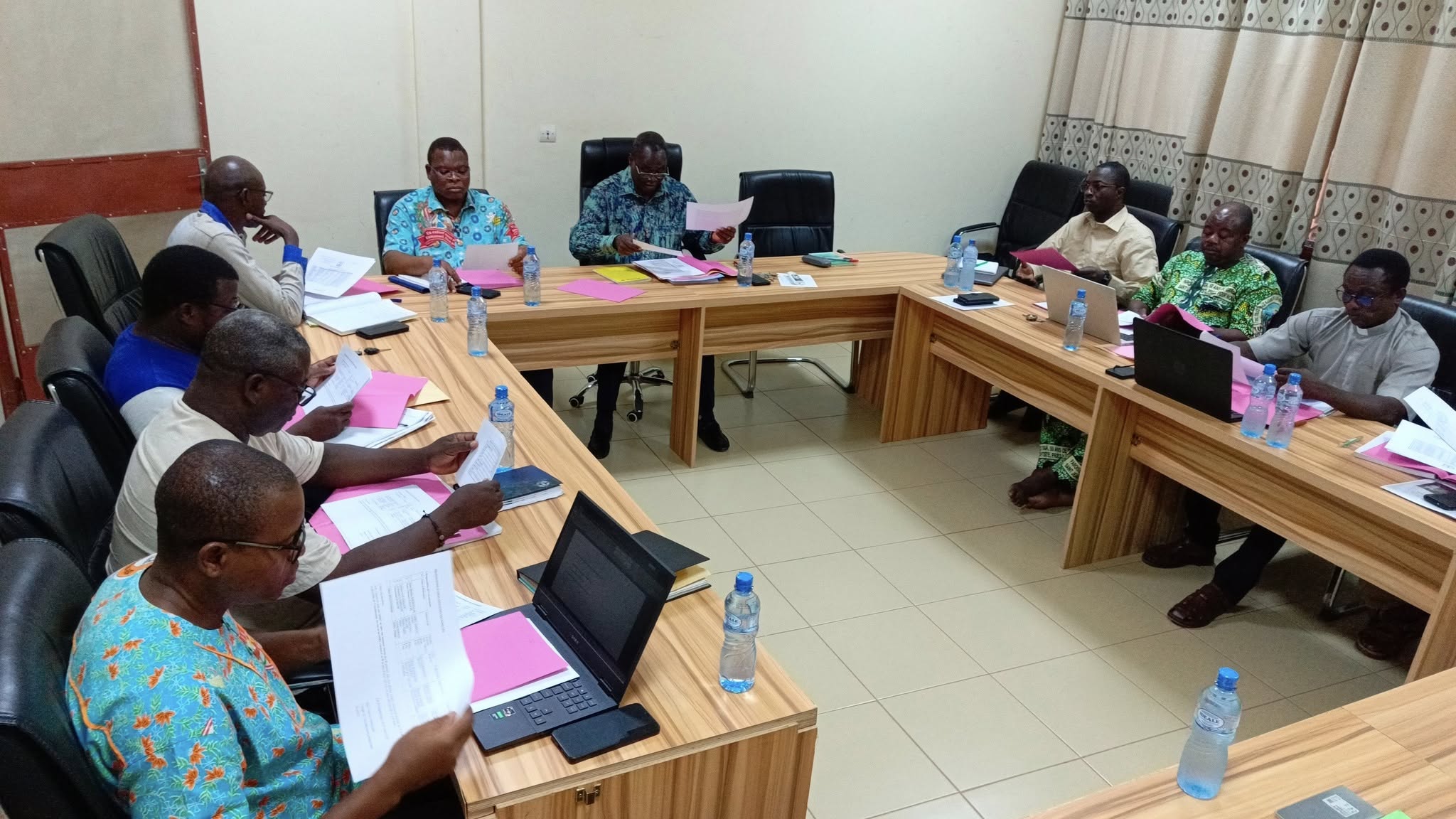 𝐑𝐞𝐧𝐜𝐨𝐧𝐭𝐫𝐞 𝐝𝐞𝐬 𝐃𝐢𝐫𝐞𝐜𝐭𝐞𝐮𝐫𝐬 𝐃𝐢𝐨𝐜𝐞́𝐬𝐚𝐢𝐧𝐬 𝐝𝐞 𝐥’𝐄́𝐝𝐮𝐜𝐚𝐭𝐢𝐨𝐧 𝐂𝐚𝐭𝐡𝐨𝐥𝐢𝐪𝐮𝐞 𝐬𝐮𝐫 𝐥𝐞 𝐦𝐨𝐮𝐯𝐞𝐦𝐞𝐧𝐭 𝐝𝐞𝐬 𝐞𝐧𝐬𝐞𝐢𝐠𝐧𝐚𝐧𝐭𝐬 𝐜𝐚𝐭𝐡𝐨𝐥𝐢𝐪𝐮𝐞𝐬 𝐝𝐮 𝐁𝐮𝐫𝐤𝐢𝐧𝐚 𝐅𝐚𝐬𝐨