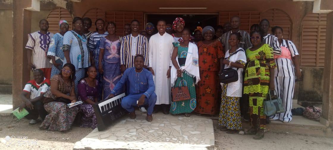 𝐑𝐞́𝐜𝐨𝐥𝐥𝐞𝐜𝐭𝐢𝐨𝐧 𝐝𝐮 𝐩𝐞𝐫𝐬𝐨𝐧𝐧𝐞𝐥 𝐞𝐧𝐬𝐞𝐢𝐠𝐧𝐚𝐧𝐭 𝐝𝐞 𝐥𝐚 𝐃𝐃𝐄𝐂 𝐝𝐞 𝐌𝐚𝐧𝐠𝐚 : 𝐮𝐧𝐞 𝐣𝐨𝐮𝐫𝐧𝐞́𝐞 𝐝𝐞 𝐫𝐞𝐬𝐬𝐨𝐮𝐫𝐜𝐞𝐦𝐞𝐧𝐭 𝐬𝐩𝐢𝐫𝐢𝐭𝐮𝐞𝐥 𝐞𝐭 𝐝𝐞 𝐟𝐫𝐚𝐭𝐞𝐫𝐧𝐢𝐭𝐞́