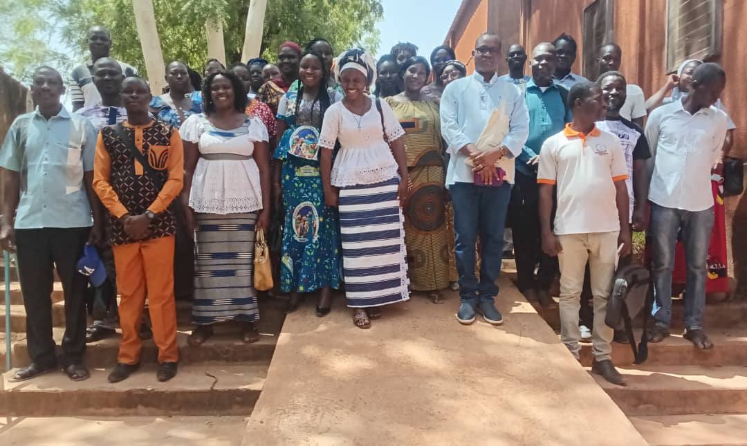 𝐃𝐃𝐄𝐂 𝐝𝐞 𝐊𝐚𝐲𝐚 : 𝐫𝐞́𝐜𝐨𝐥𝐥𝐞𝐜𝐭𝐢𝐨𝐧 𝐬𝐩𝐢𝐫𝐢𝐭𝐮𝐞𝐥𝐥𝐞 𝐝𝐞𝐬 𝐞𝐧𝐬𝐞𝐢𝐠𝐧𝐚𝐧𝐭𝐬 𝐜𝐚𝐭𝐡𝐨𝐥𝐢𝐪𝐮𝐞𝐬 𝐝𝐮 𝐝𝐢𝐨𝐜𝐞̀𝐬𝐞, 𝐮𝐧 𝐚𝐩𝐩𝐞𝐥 𝐚̀ 𝐥’𝐞𝐬𝐩𝐞́𝐫𝐚𝐧𝐜𝐞 𝐞𝐭 𝐚̀ 𝐥𝐚 𝐦𝐚𝐢𝐭𝐫𝐢𝐬𝐞 𝐝𝐞 𝐥𝐚 𝐩𝐚𝐫𝐨𝐥𝐞